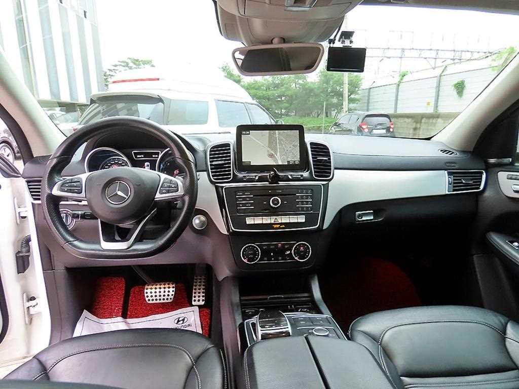 벤츠 GLE 클래스 GLE 클래스 W166 GLE 350 d 4MATIC 쿠페 이미지 7