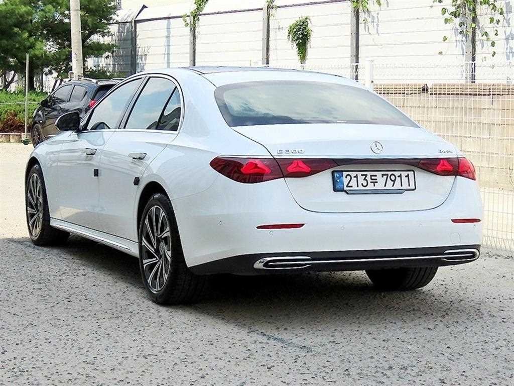 벤츠 E 클래스 E-클래스 W214 E300 4MATIC 익스클루시브 이미지 3