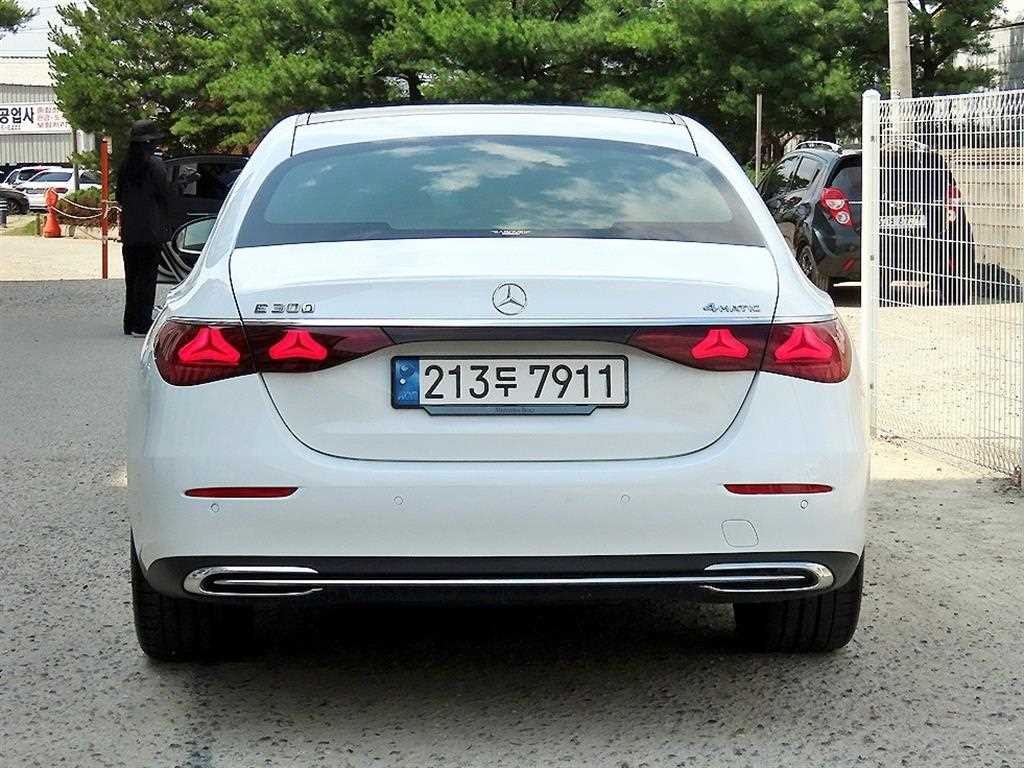 벤츠 E 클래스 E-클래스 W214 E300 4MATIC 익스클루시브 이미지 4