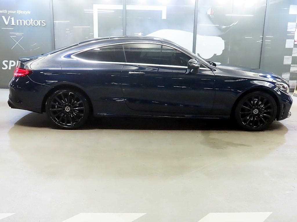 벤츠 C 클래스 C클래스 W205 C220 d 4MATIC 쿠페 이미지 3