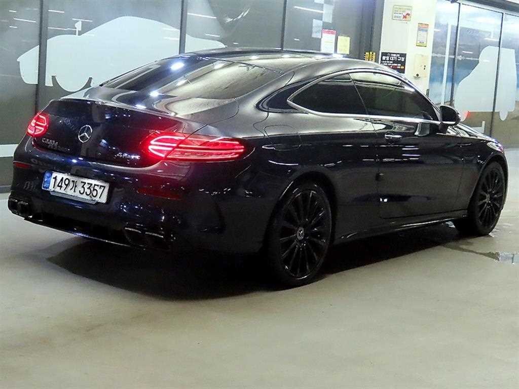 벤츠 C 클래스 C클래스 W205 C220 d 4MATIC 쿠페 이미지 4