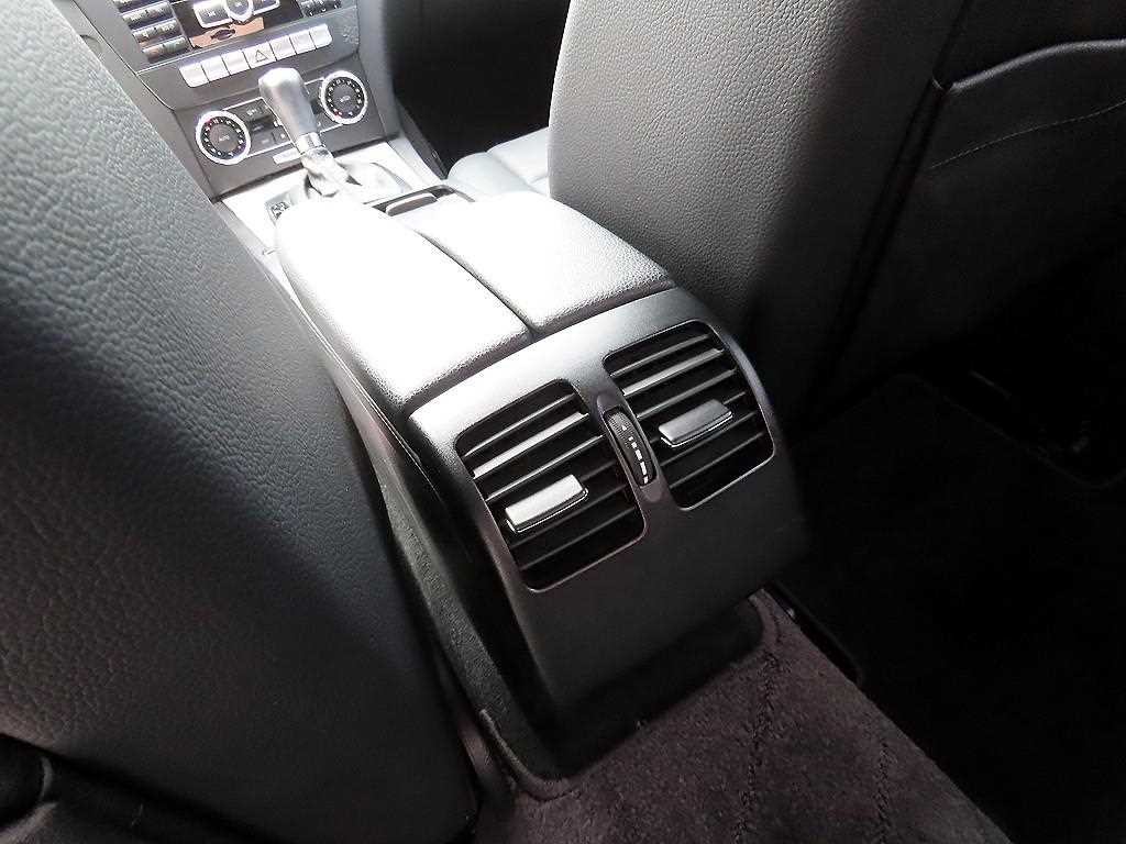 벤츠 C 클래스 C클래스 W204 C200 CGI 아방가르드 이미지 17