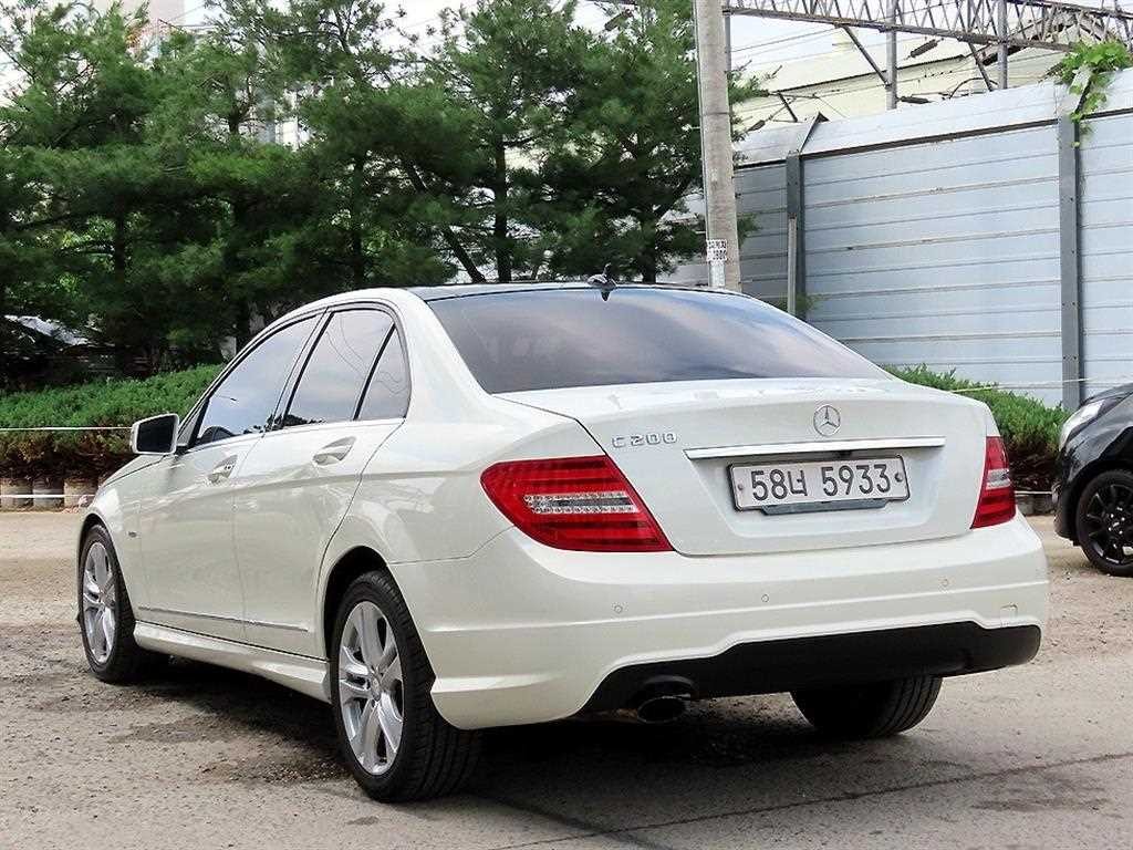 벤츠 C 클래스 C클래스 W204 C200 CGI 아방가르드 이미지 3