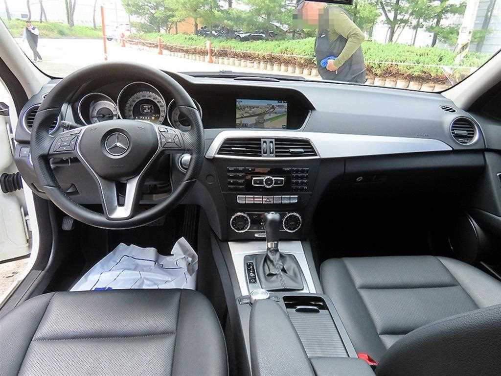 벤츠 C 클래스 C클래스 W204 C200 CGI 아방가르드 이미지 7
