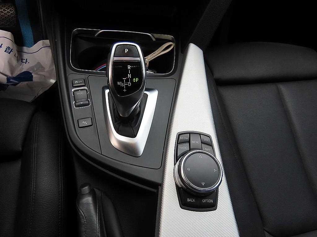 BMW 3시리즈 3시리즈 (F30) 320i 럭셔리 이미지 11