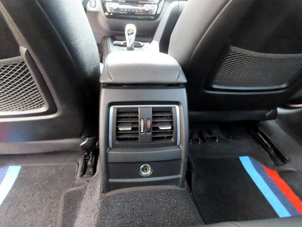 BMW 3시리즈 3시리즈 (F30) 320i 럭셔리 이미지 17