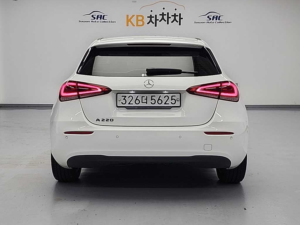 벤츠 A 클래스 A클래스 W177 A220 해치백 이미지 3