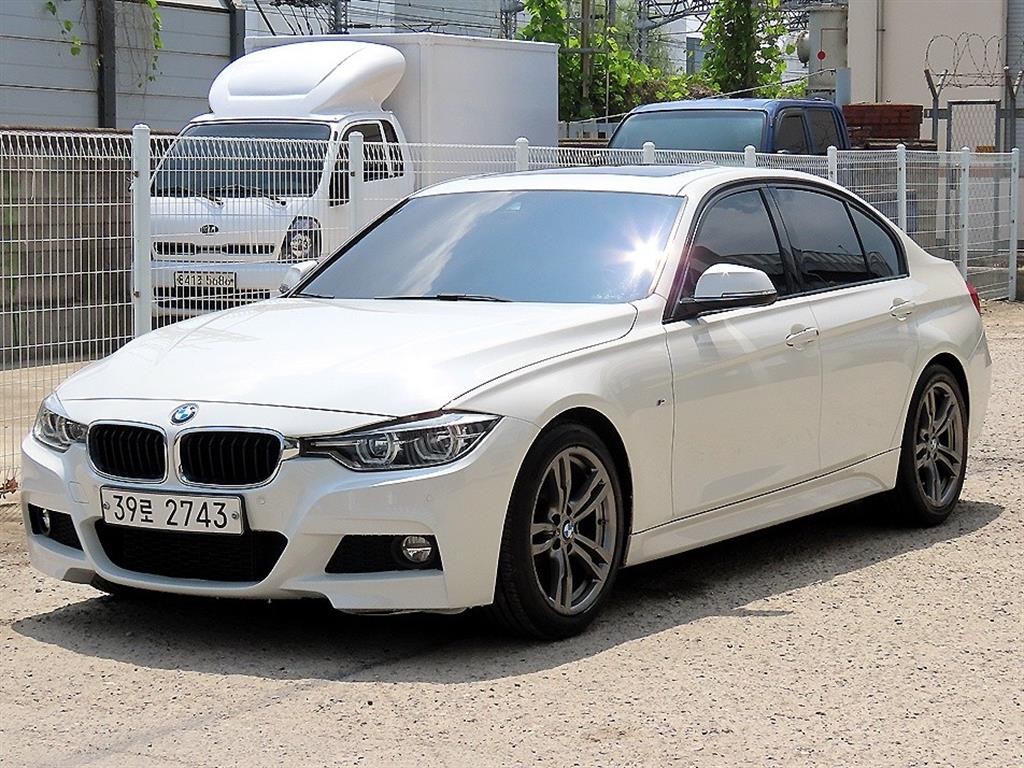 BMW 3시리즈 3시리즈 (F30) 320i M 스포츠 이미지 2