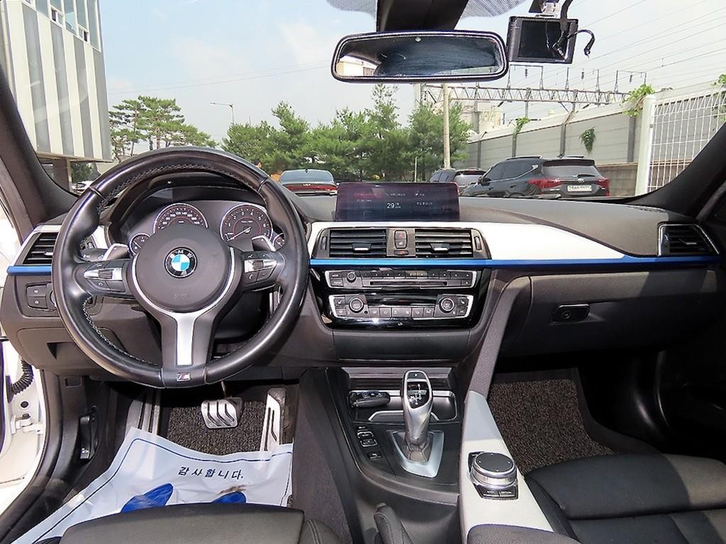 BMW 3시리즈 3시리즈 (F30) 320i M 스포츠 이미지 7