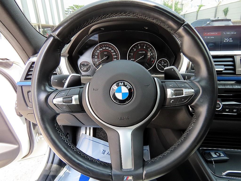 BMW 3시리즈 3시리즈 (F30) 320i M 스포츠 이미지 8