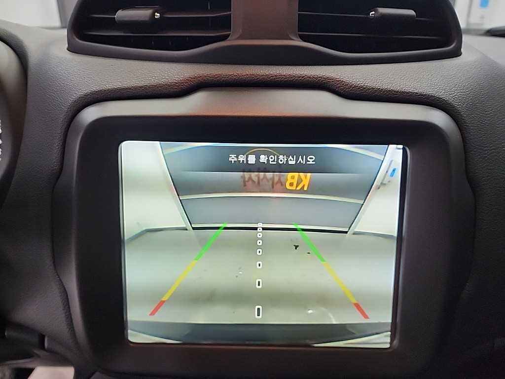 지프 레니게이드 2.0 디젤 리미티드 하이 AWD 이미지 15
