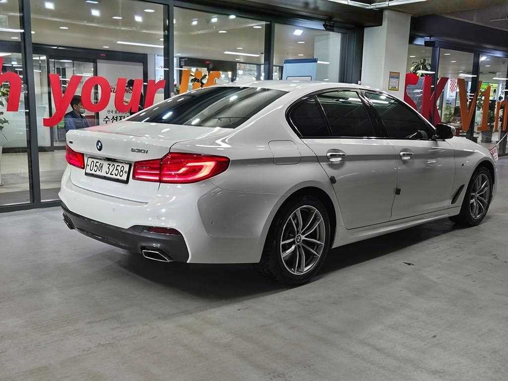 BMW 5시리즈 5시리즈 (G30) 530i xDrive M 스포츠 플러스 이미지 4