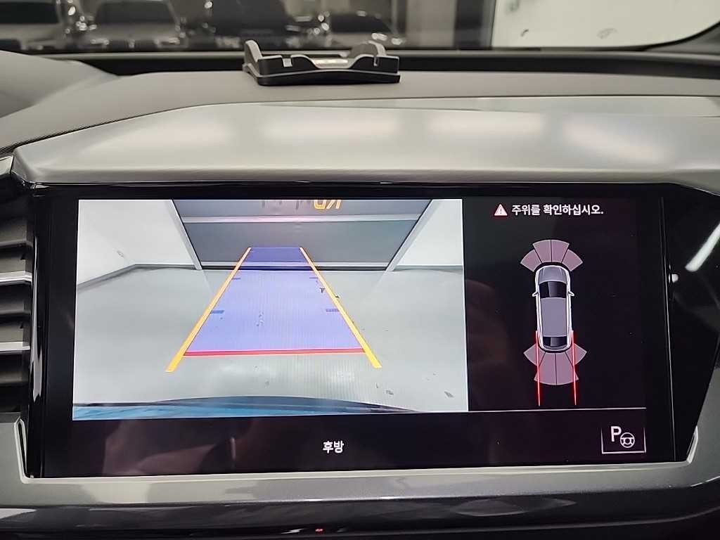 아우디 Q4 Q4 e-트론 40 스포트백 프리미엄 이미지 16
