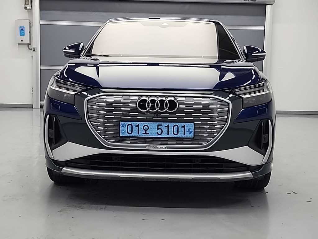아우디 Q4 Q4 e-트론 40 스포트백 프리미엄 이미지 2