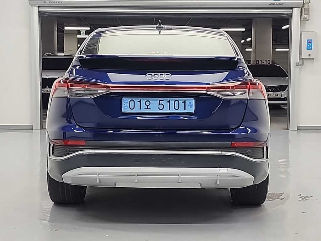 아우디 Q4 Q4 e-트론 40 스포트백 프리미엄 이미지 3