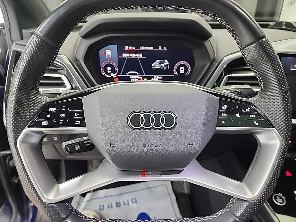 아우디 Q4 Q4 e-트론 40 스포트백 프리미엄 이미지 9