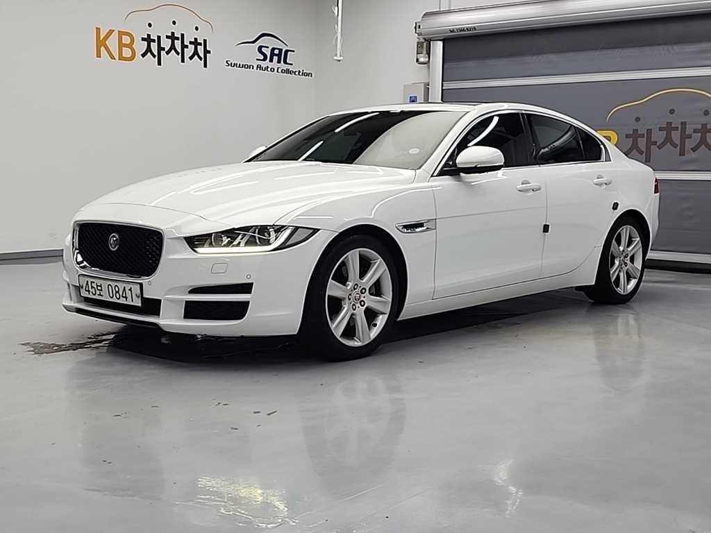 재규어 XE 2.0D 포트폴리오 이미지 4