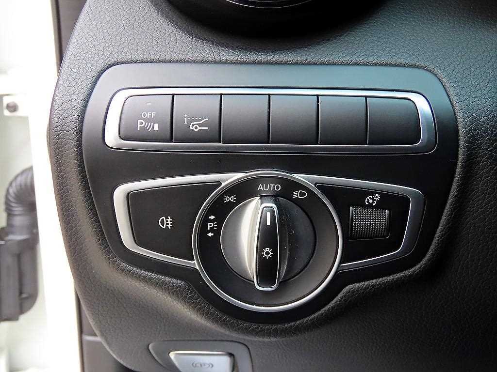 벤츠 C 클래스 C클래스 W205 C200 아방가르드 이미지 13