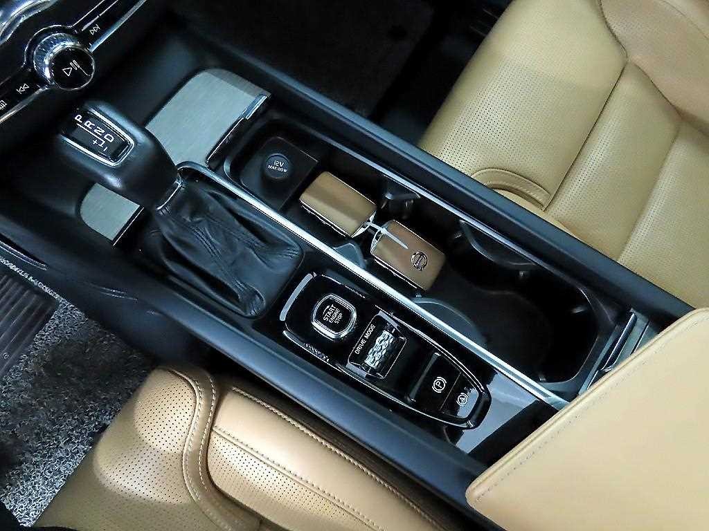 볼보 XC60 XC60(2세대) D5 AWD 인스크립션 이미지 10
