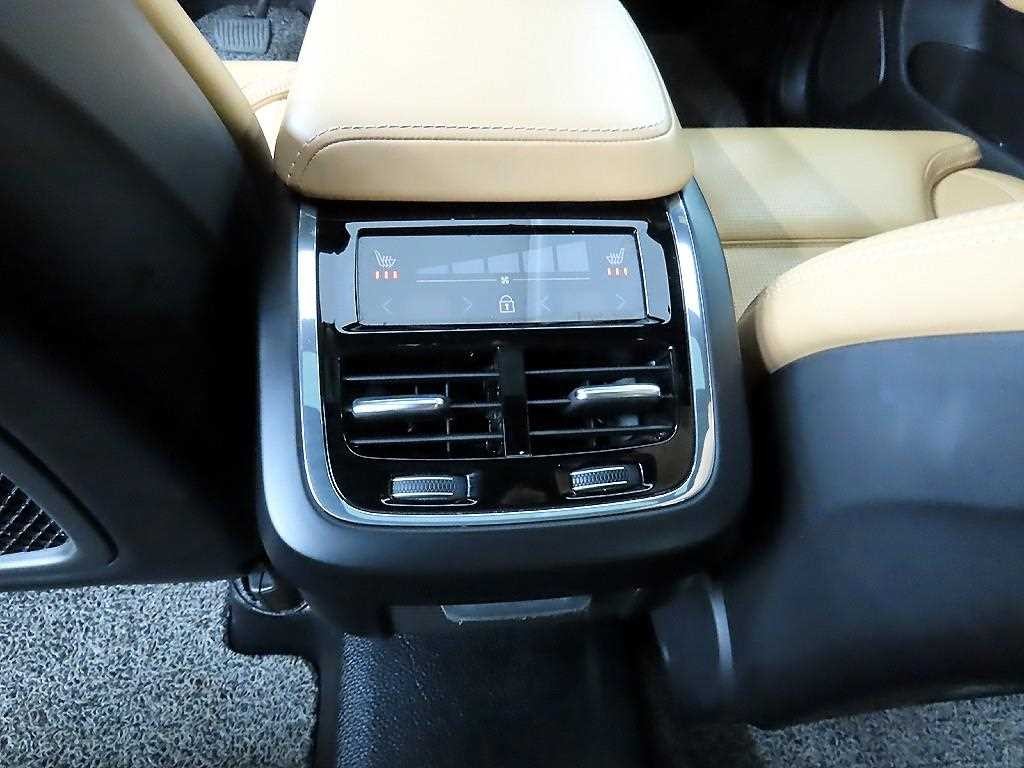 볼보 XC60 XC60(2세대) D5 AWD 인스크립션 이미지 12