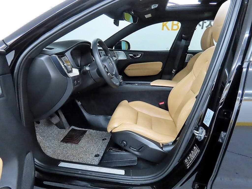볼보 XC60 XC60(2세대) D5 AWD 인스크립션 이미지 5