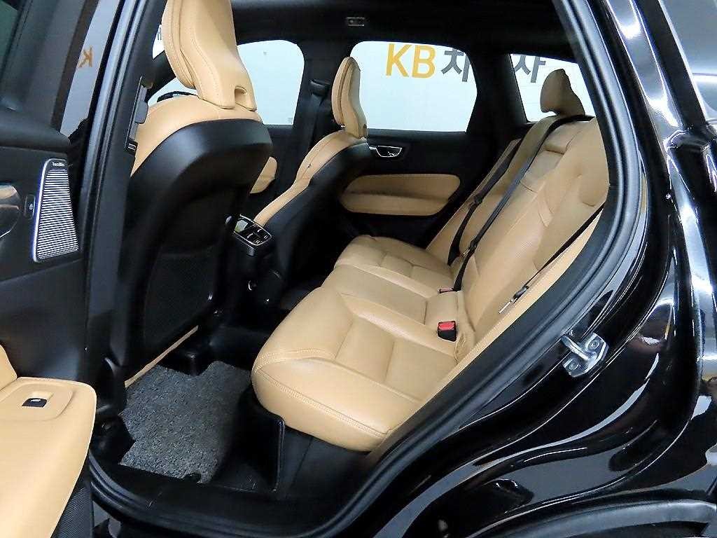 볼보 XC60 XC60(2세대) D5 AWD 인스크립션 이미지 6