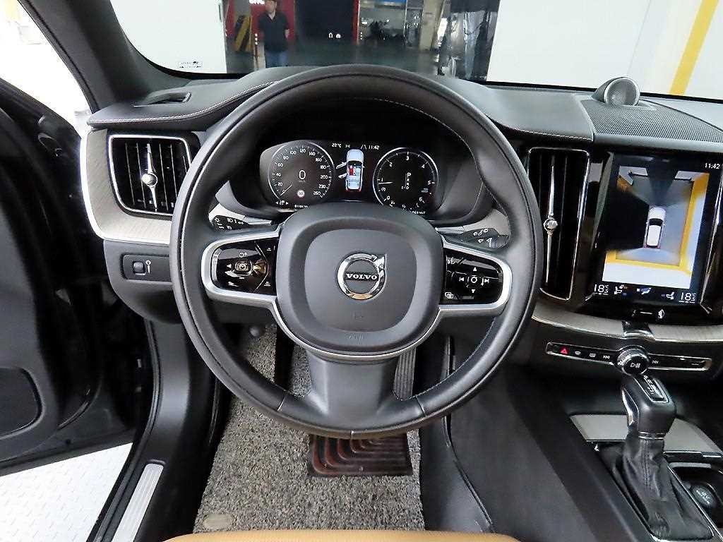 볼보 XC60 XC60(2세대) D5 AWD 인스크립션 이미지 9