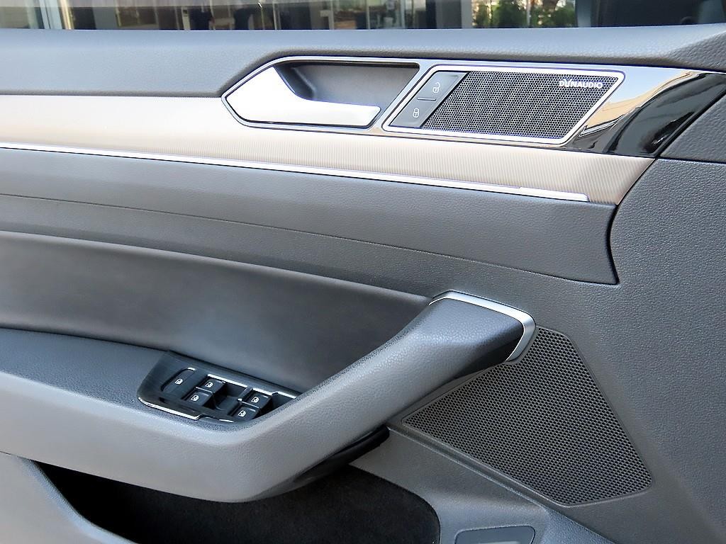 폭스바겐 아테온 2.0 TDI 엘레강스 프레스티지 이미지 12