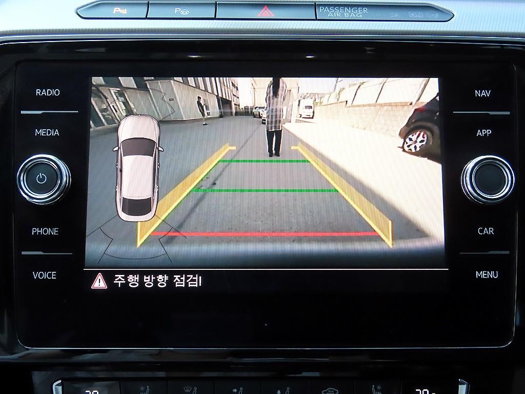 폭스바겐 아테온 2.0 TDI 엘레강스 프레스티지 이미지 14