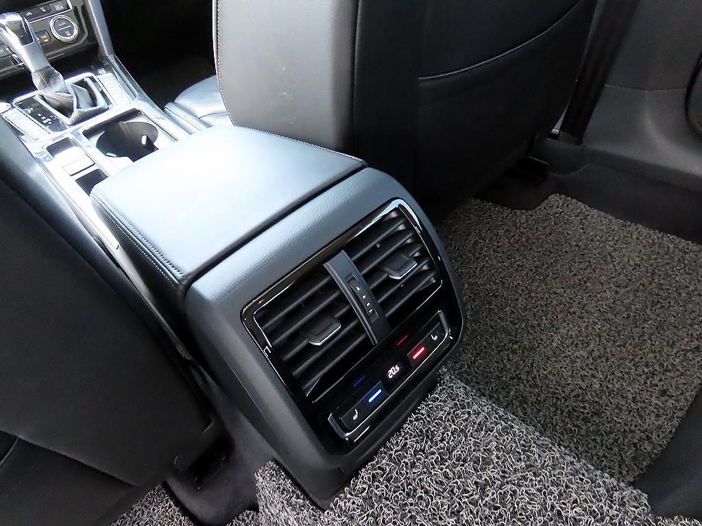 폭스바겐 아테온 2.0 TDI 엘레강스 프레스티지 이미지 16
