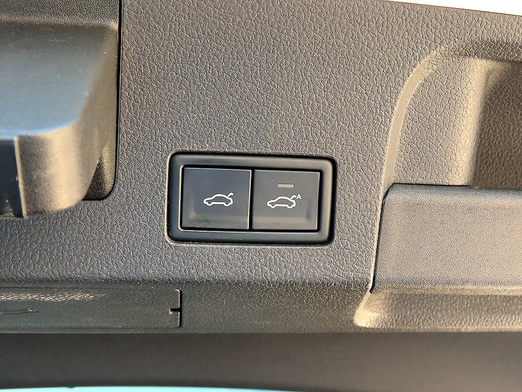 폭스바겐 아테온 2.0 TDI 엘레강스 프레스티지 이미지 17