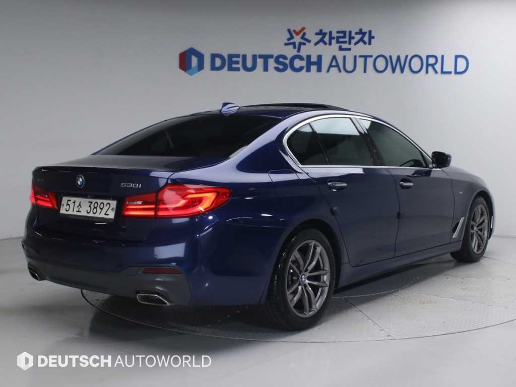 BMW 5시리즈 5시리즈 (G30) 530i xDrive M 스포츠 이미지 2