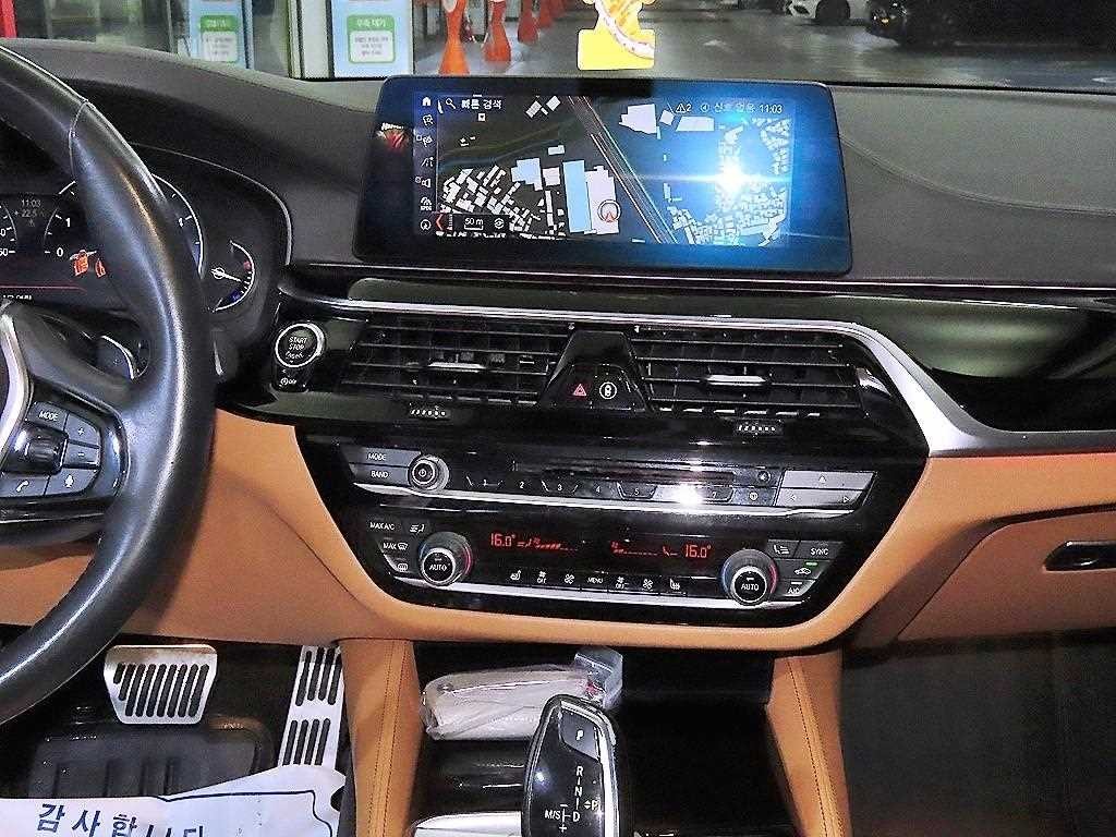 BMW 5시리즈 5시리즈 (G30) 520d 럭셔리 스페셜 에디션 이미지 11