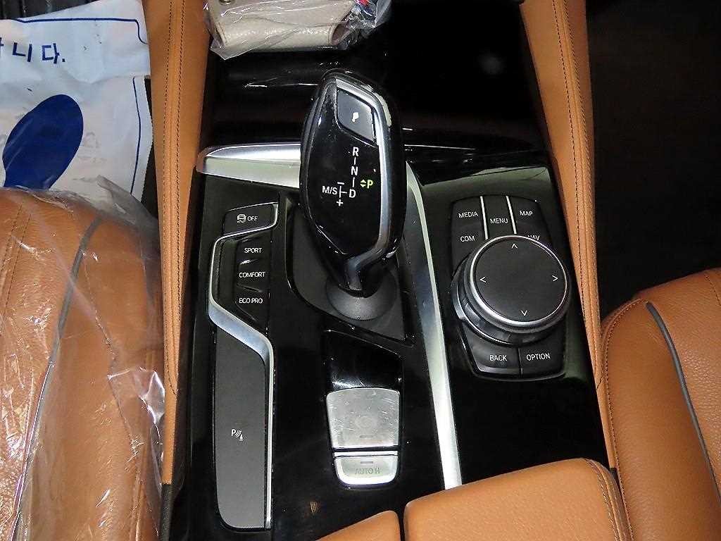 BMW 5시리즈 5시리즈 (G30) 520d 럭셔리 스페셜 에디션 이미지 12