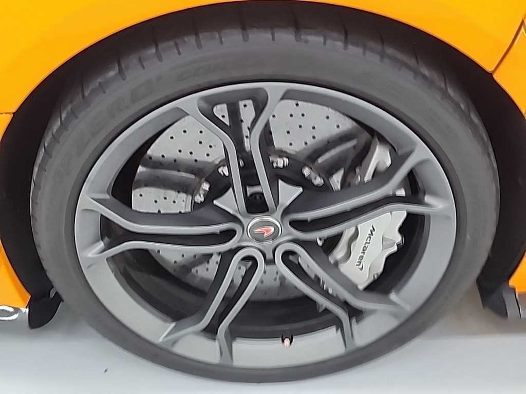 맥라렌 650S 3.8 스파이더 이미지 18