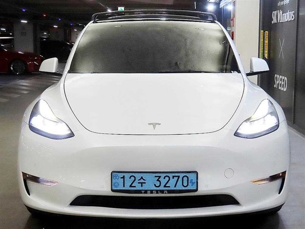 테슬라 모델 Y 퍼포먼스 이미지 2