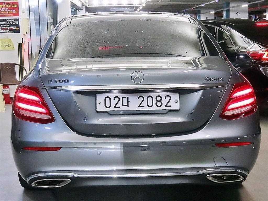 벤츠 E 클래스 E-클래스 W213 E300 4MATIC 아방가르드 이미지 3