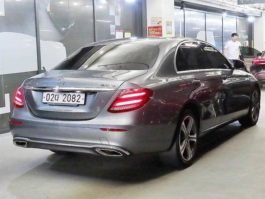 벤츠 E 클래스 E-클래스 W213 E300 4MATIC 아방가르드 이미지 4