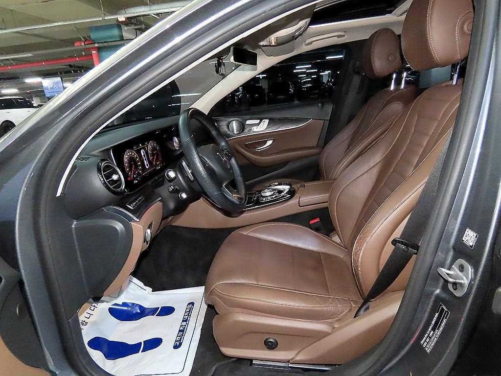 벤츠 E 클래스 E-클래스 W213 E300 4MATIC 아방가르드 이미지 6