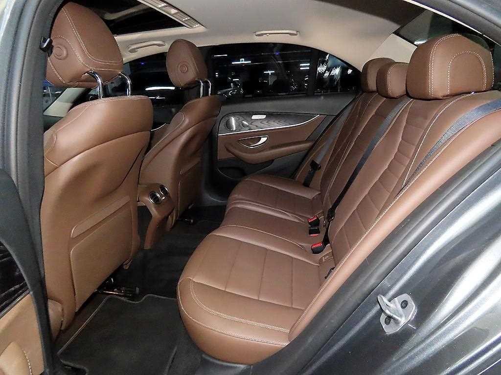 벤츠 E 클래스 E-클래스 W213 E300 4MATIC 아방가르드 이미지 7