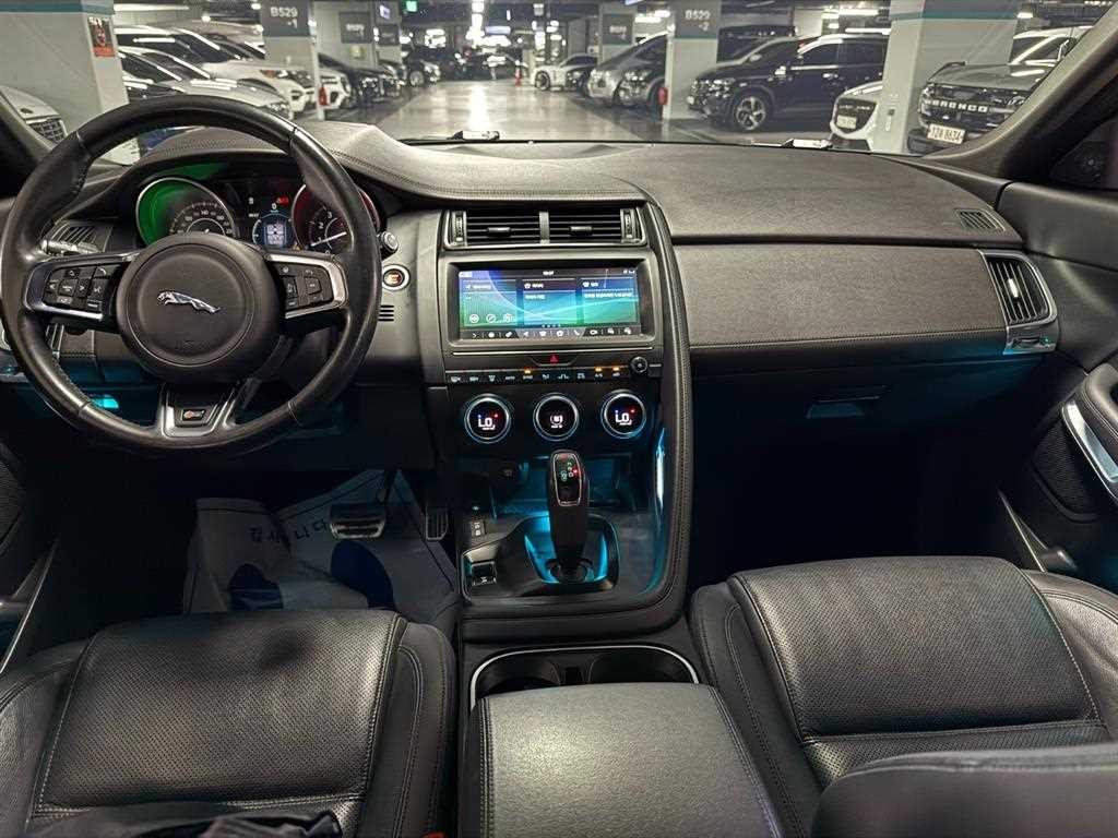 재규어 E-PACE P250 S 이미지 8