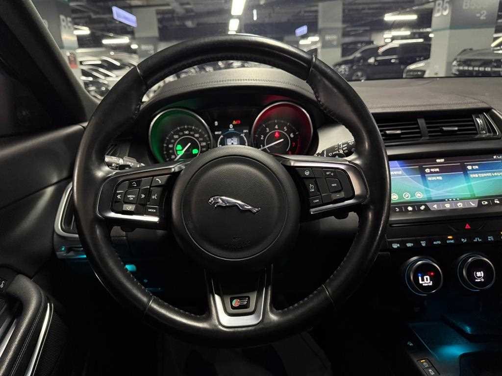 재규어 E-PACE P250 S 이미지 9