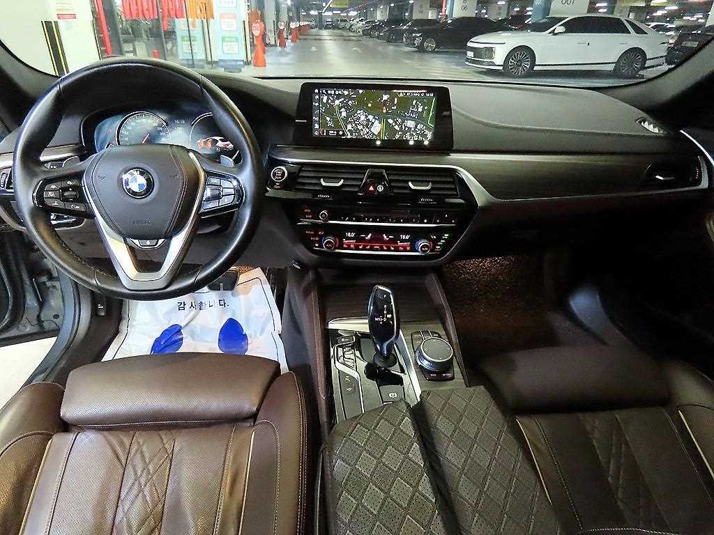 BMW 5시리즈 5시리즈 (G30) 530i xDrive M 스포츠 플러스 이미지 10