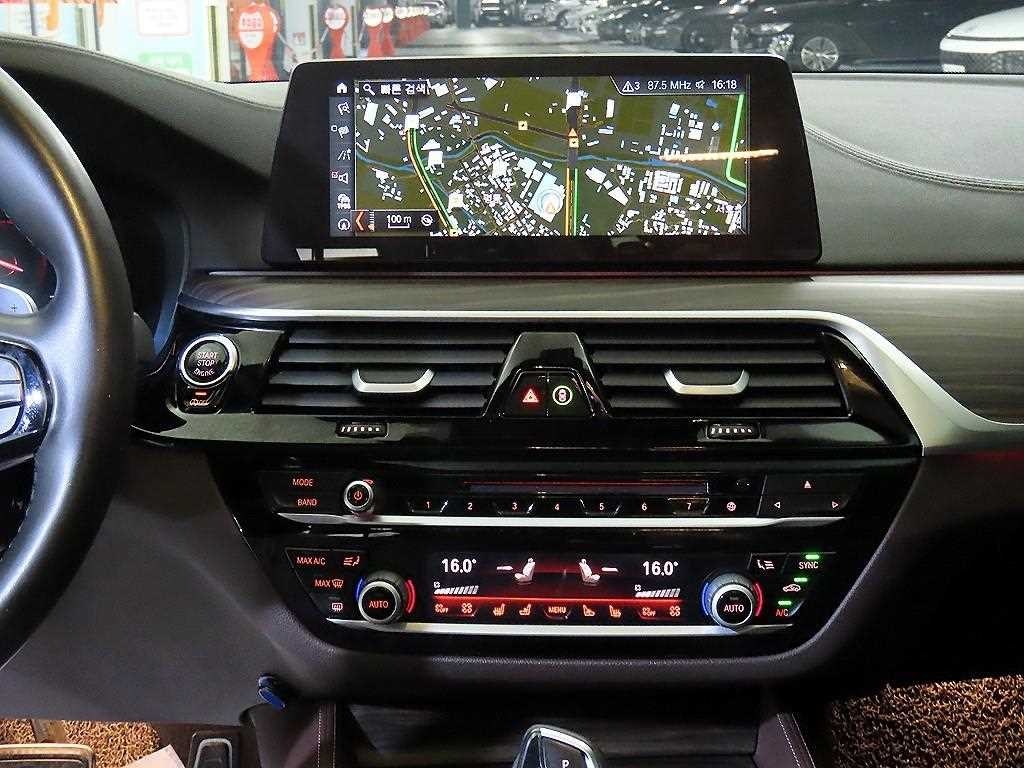 BMW 5시리즈 5시리즈 (G30) 530i xDrive M 스포츠 플러스 이미지 11