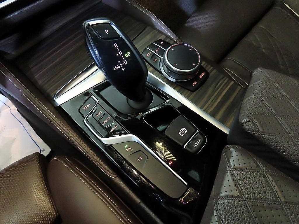 BMW 5시리즈 5시리즈 (G30) 530i xDrive M 스포츠 플러스 이미지 12