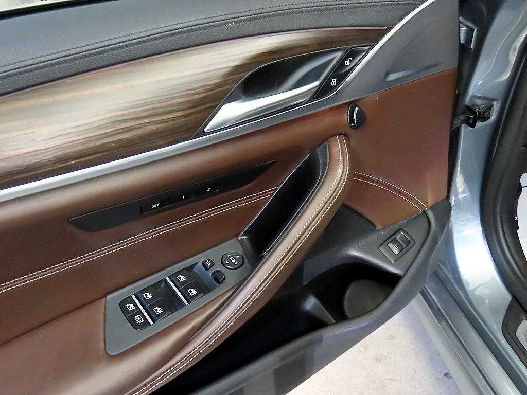 BMW 5시리즈 5시리즈 (G30) 530i xDrive M 스포츠 플러스 이미지 13