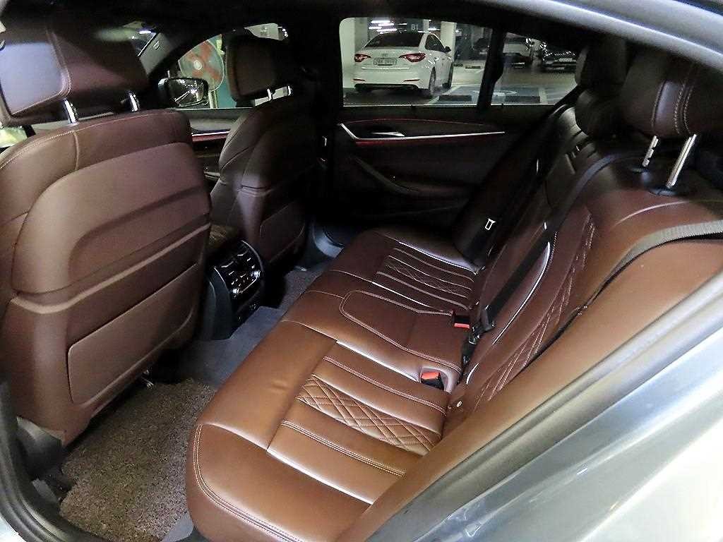 BMW 5시리즈 5시리즈 (G30) 530i xDrive M 스포츠 플러스 이미지 7