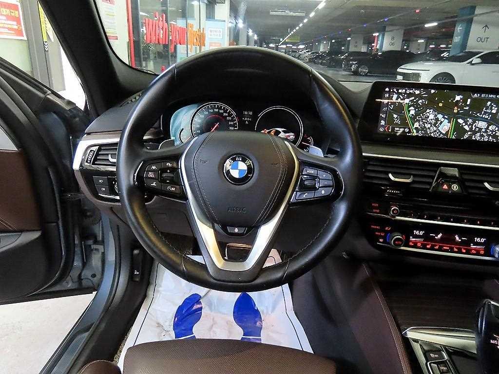 BMW 5시리즈 5시리즈 (G30) 530i xDrive M 스포츠 플러스 이미지 8