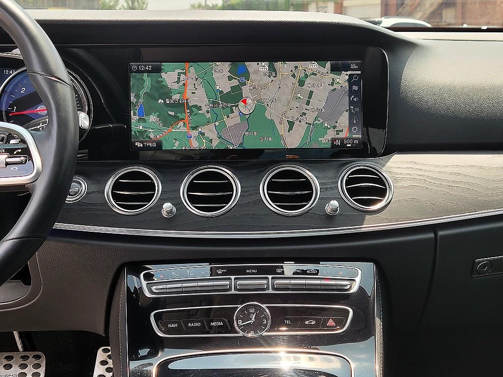 벤츠 E 클래스 E-클래스 W213 E220d 아방가르드 이미지 10