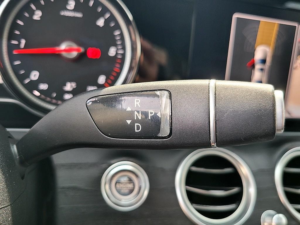 벤츠 E 클래스 E-클래스 W213 E220d 아방가르드 이미지 11